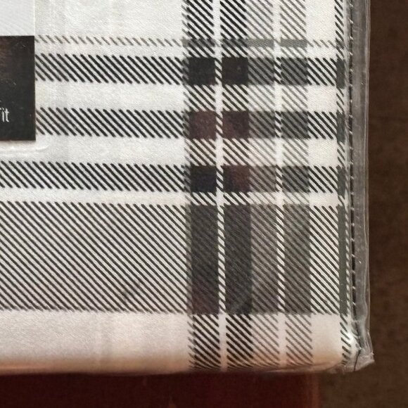 6-pc London Fog KING SIZE Plaid Sheet Set BLACK/GREY (2 extra pillowcases) - Picture 3 of 4